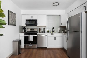 Fridge, microwave, oven, stovetop - Chic 2BR Escape Sleeps 8 w Private Patio (Austin)