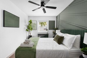 2 bedrooms, desk, iron/ironing board, WiFi