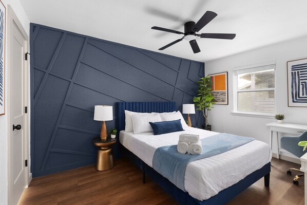 2 bedrooms, desk, iron/ironing board, WiFi