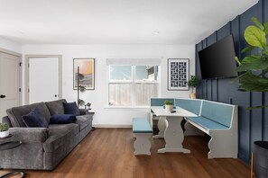 TV, fireplace, offices - Cozy-Chic 2BR  Patio Ideal for Groups (Austin)