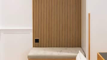 Căn hộ Cao cấp, quang cảnh công viên | Khu phòng khách | Smart TV 43-inch có truyền hình vệ tinh, Netflix, dịch vụ stream