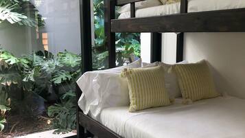 3 makuuhuonetta, vauvan matkasänky, Wi-Fi, vuodevaatteet