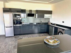 Mikrowelle, Ofen, Herdplatte, Geschirrspüler