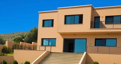 Villa magnifique avec piscine vue sur mer.