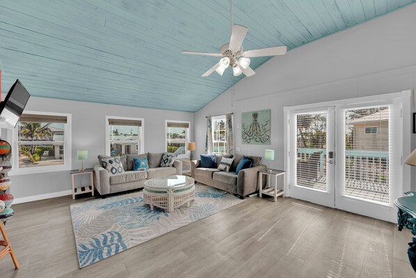 Téléviseur, table de ping-pong