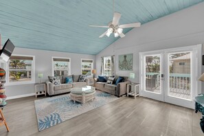 Fernseher, Tischtennisplatte