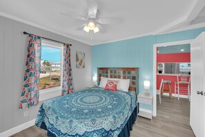 2 bedrooms, iron/ironing board, Internet, bed sheets - Avenida Retreat! 2 bed 2 bath Island Home with Private Pool! (Fort Myers Beach)