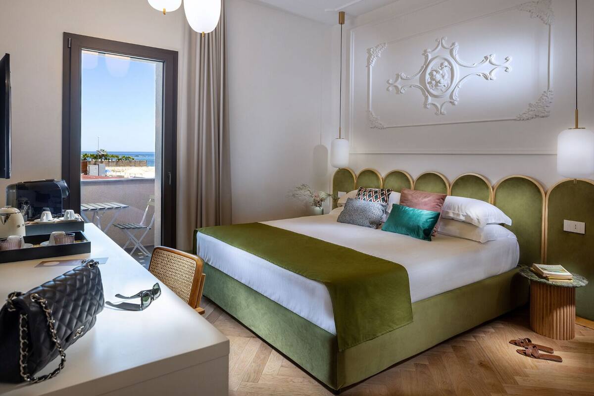 Double Room, Sea View | In-room safe, desk, soundproofing, iron/ironing board