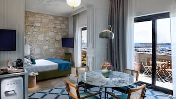 Chambre Quadruple, 1 trÚs grand lit et 1 canapé-lit, vue mer, dans la tour