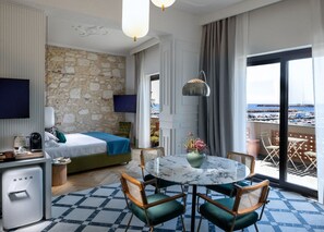 ห้องพักสำหรับสี่ท่าน, เตียงคิงไซส์ 1 เตียง และโซฟาเบด, วิวทะเล, ชั้นบน | ตู้นิรภัยในห้องพัก, โต๊ะทำงาน, ห้องเก็บเสียง, เตารีด/โต๊ะรีดผ้า