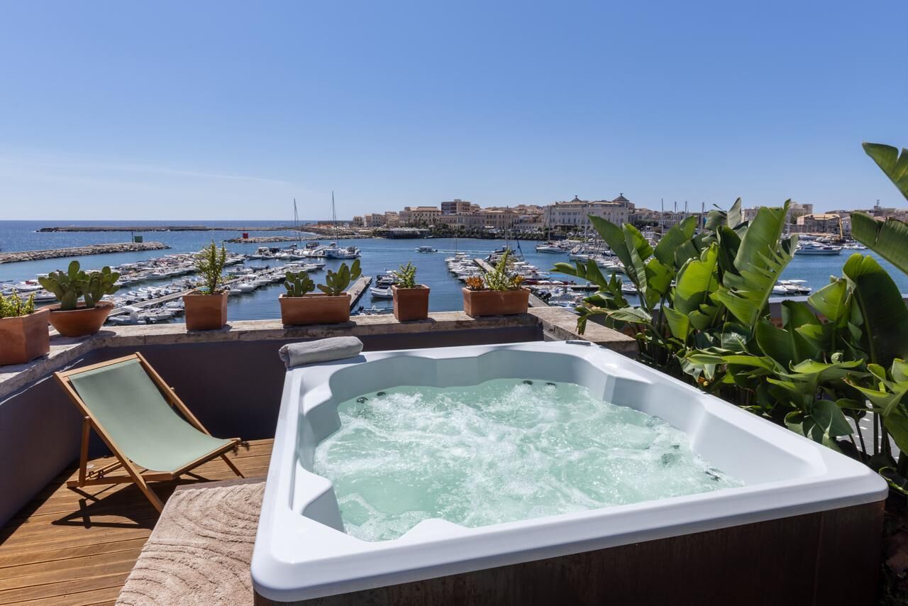 Caja de seguridad en la habitación y escritorio 