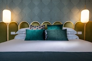 Vierbettzimmer, 1 King-Bett und Schlafsofa, Meerblick, Turm | Zimmersafe, Schreibtisch, schallisolierte Zimmer, Bügeleisen/Bügelbrett