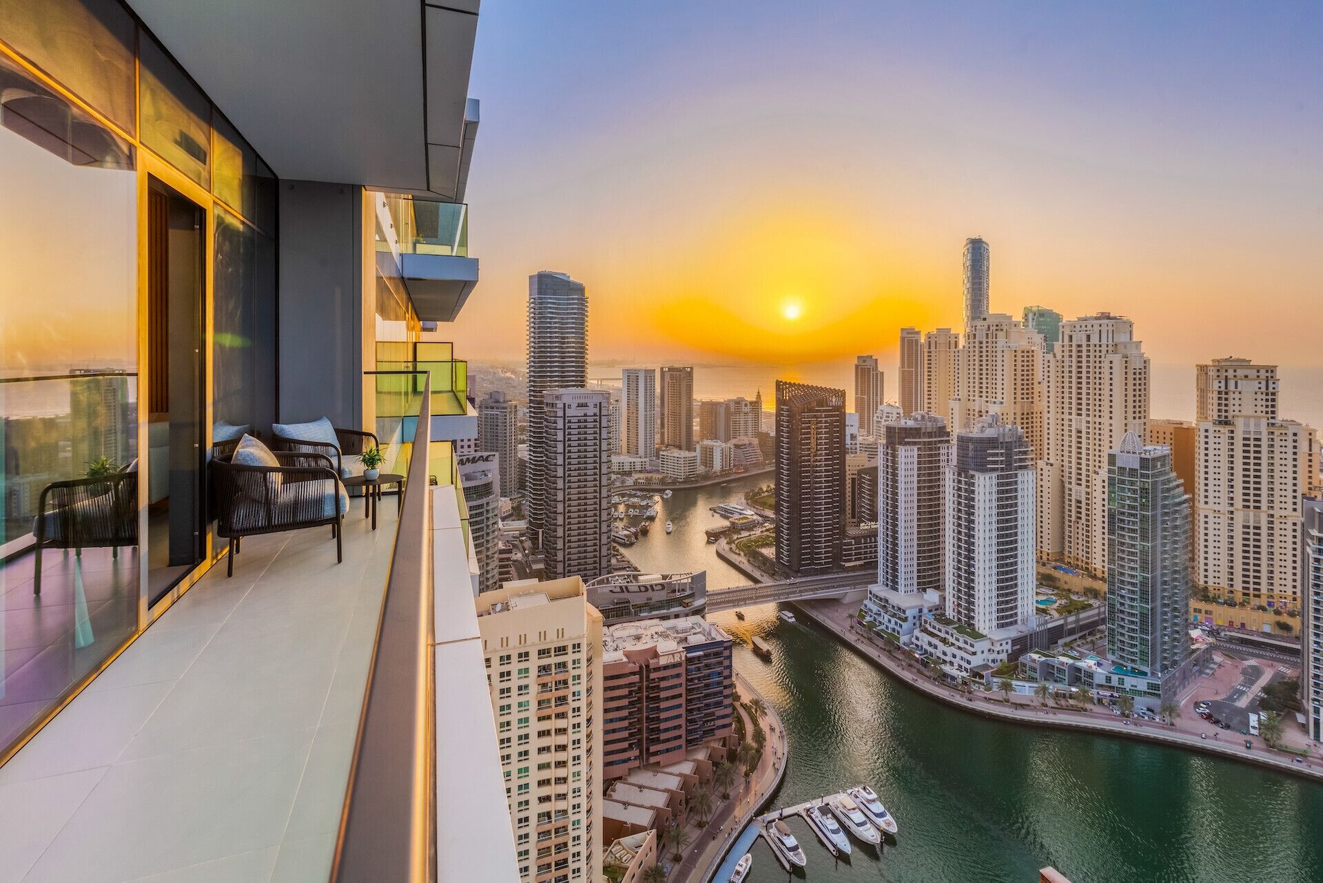 المنطقة المحيطة بالمنشأة