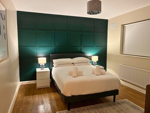 3 bedrooms, iron/ironing board, WiFi, bed sheets