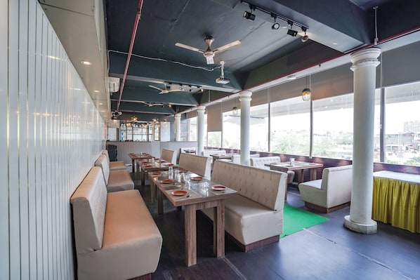 Restaurant - Hotel Luxeevista by Navodayans (Agra)