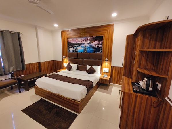 Luxury Room | Meja, ruang kerja komputer riba, Wi-fi percuma 