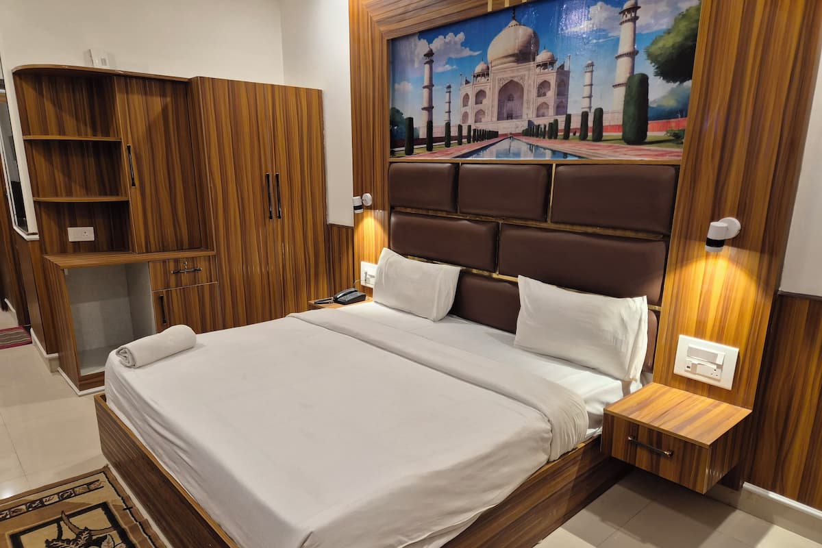 Kahden hengen deluxe-huone | Työpöytä, kannettavalle tietokoneelle sopiva työtila, ilmainen Wi-Fi