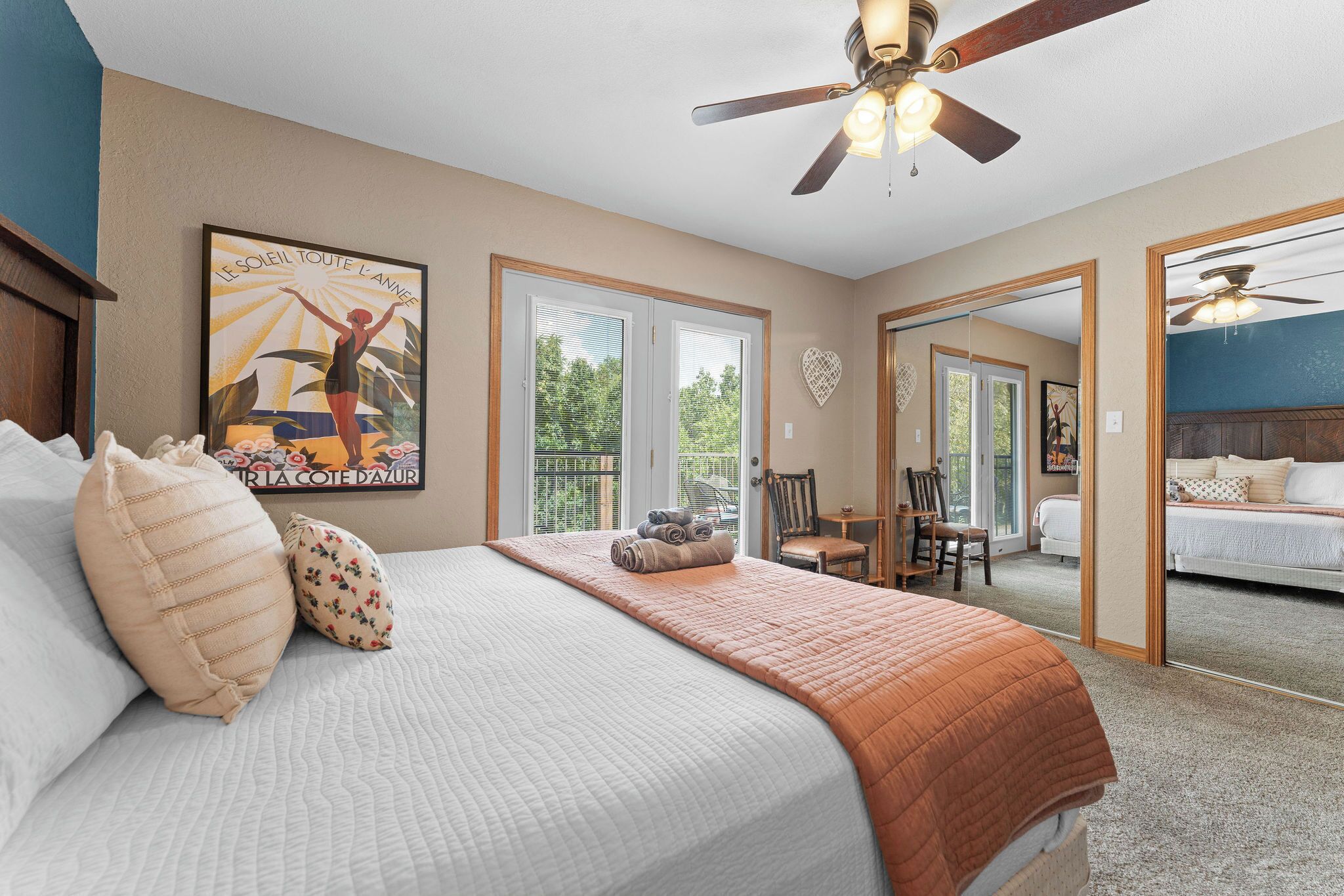 4 chambres, bureau, fer et planche à repasser, lit parapluie