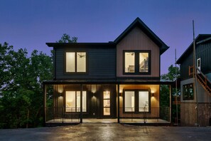 Exterior - Luxe stay, Sleeps 12・Indoor Pool・Hot Tub・Games (Sevierville)