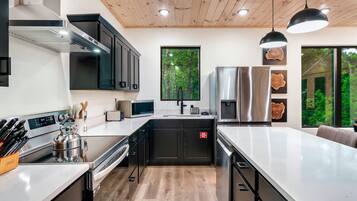 Coffee/tea maker, fridge, microwave, oven