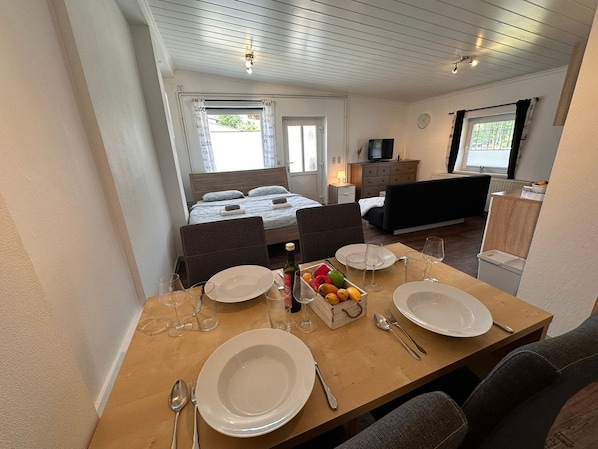 1 bedroom, WiFi, bed sheets - Vacation apartment in Eickhof: Relax in nature in the idyllic Warnow region - (Warnow)