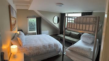 Family Room | Free WiFi, bed sheets