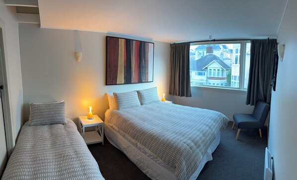 Basic Double or Twin Room, Park View | Free WiFi, bed sheets - Manor on the Park Backpackers (Dunedin)