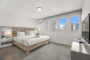 2 chambres, bureau, fer et planche à repasser, lit parapluie