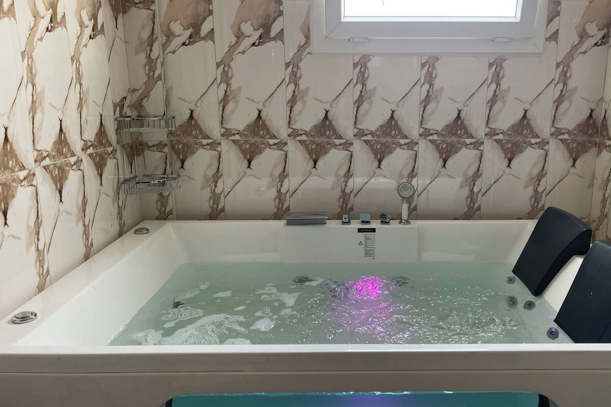 Comfort Suite, City View | Bathroom | Towels