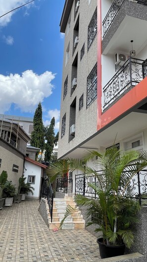 Courtyard view - MARCY SUITES BASTOS (Yaounde)