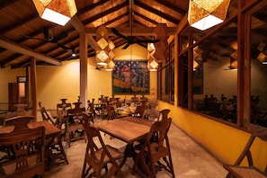 Dining - Cinnamon Museum - Exclusive Villa in Mirissa with WiFi, AC (Mirissa)