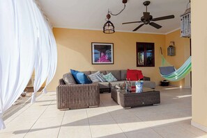 Televisie en een kantoor