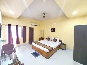 Een kluis op de kamer, een bureau, geluiddichte muren, gratis wifi