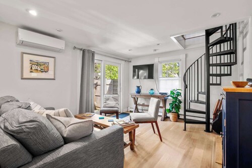 Charming Getaway 1 Block from Beach!