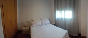 2 bedrooms, WiFi, bed sheets - Doña sol pool (Unknown)