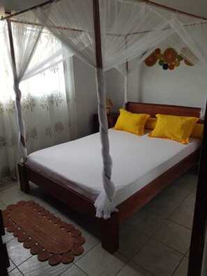 3 chambres, fer et planche à repasser, Wi-Fi, draps fournis