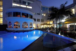 Beheizter Pool
