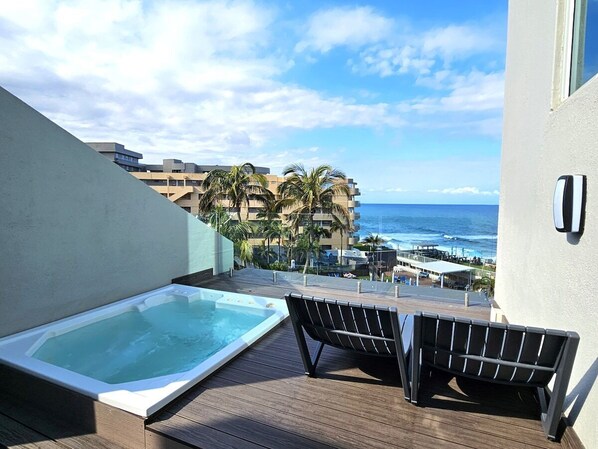 Terrace/patio - Ocean-View Penthouse | Hot Tub | Spa | Patio (Ballito)