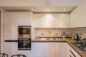 Apartment, 4 Bedrooms | Private kitchen