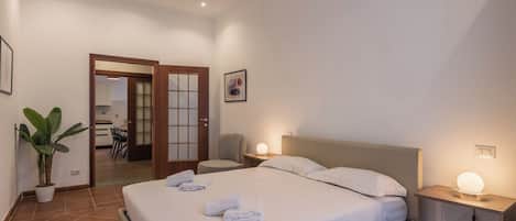 Laptop workspace, iron/ironing board, free WiFi, bed sheets