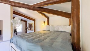 3 bedrooms, desk, iron/ironing board, WiFi