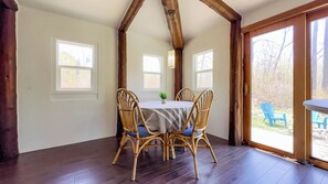 Dining - Twilight Haven, Short walk to Lake Huron (Kincardine)