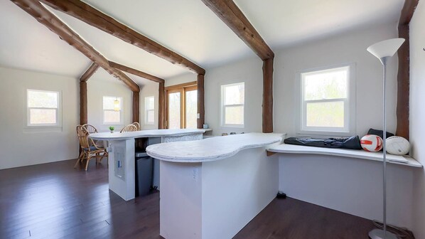 Interior - Twilight Haven, Short walk to Lake Huron (Kincardine)