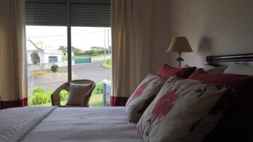 4 bedrooms, WiFi, bed sheets