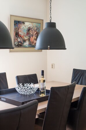 Dining - Spacious country house with hot tub and large garden - perfect for relaxing (Schoonloo)