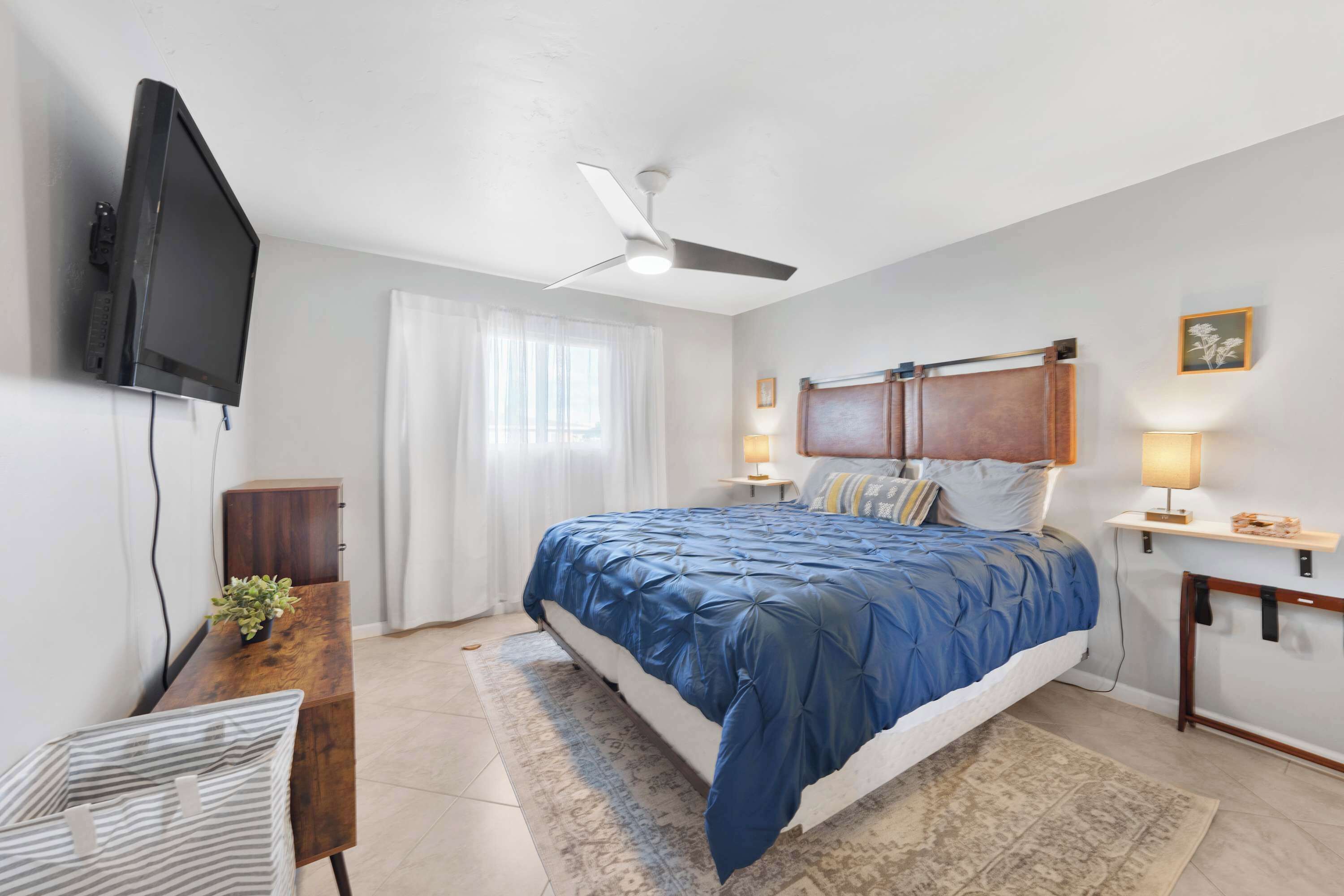 2 bedrooms, desk, iron/ironing board, WiFi