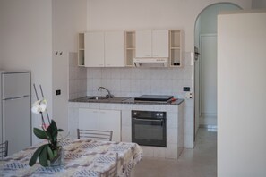 大冰箱、烤箱、炉灶、厨具/餐具