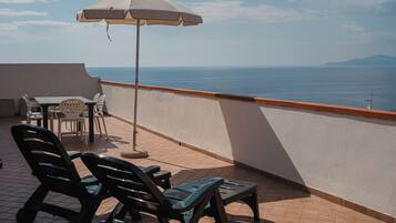 Apartment, eingeschränkter Meerblick | Terrasse/Patio
