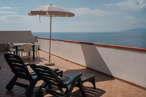 公寓, 部分海景 | 露台