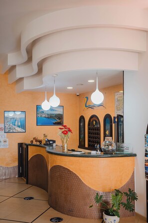 ฝ่ายต้อนรับ